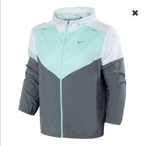 Nike wind runner Barely green